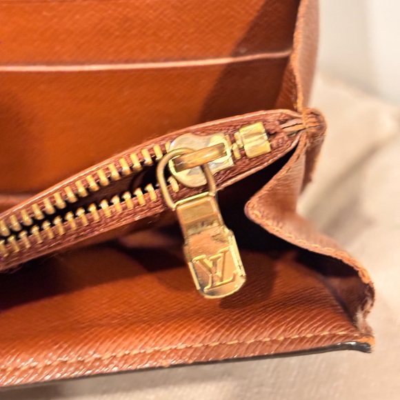 Louis Vuitton LV Sarah Brown Monogram Wallet - Picture 11 of 14